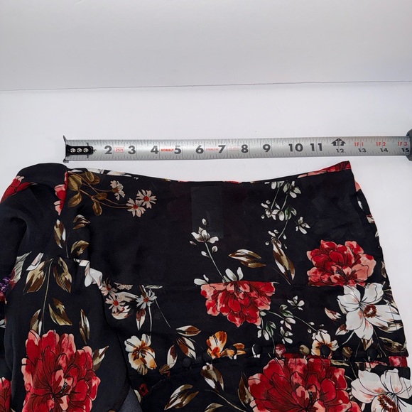 NICHOLAS Black Red Floral 100% Silk Keyhole Button Up Blouse Women’s Size XS/S* - Picture 11 of 15
